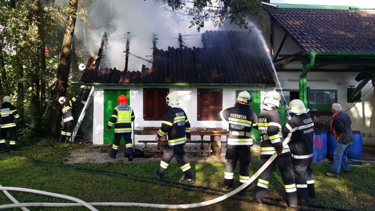 5 brand beim presshaus in reichendorf am 21.09.2016.jpg